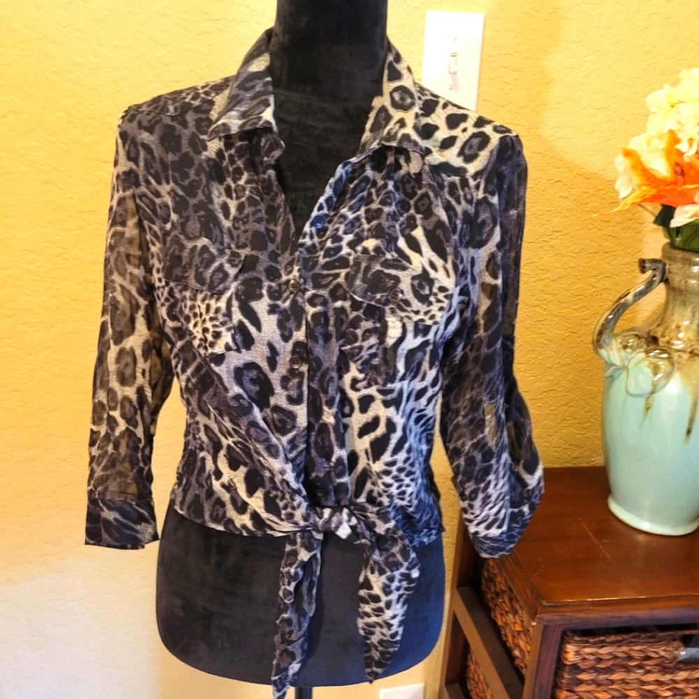 Animal print tie front blouse‎